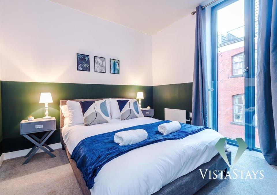 2BDR Apartment By Vista Stays Short Lets & Serviced Accommodation Manchester With Pool Table & Free WiFi Apartment in Manchester