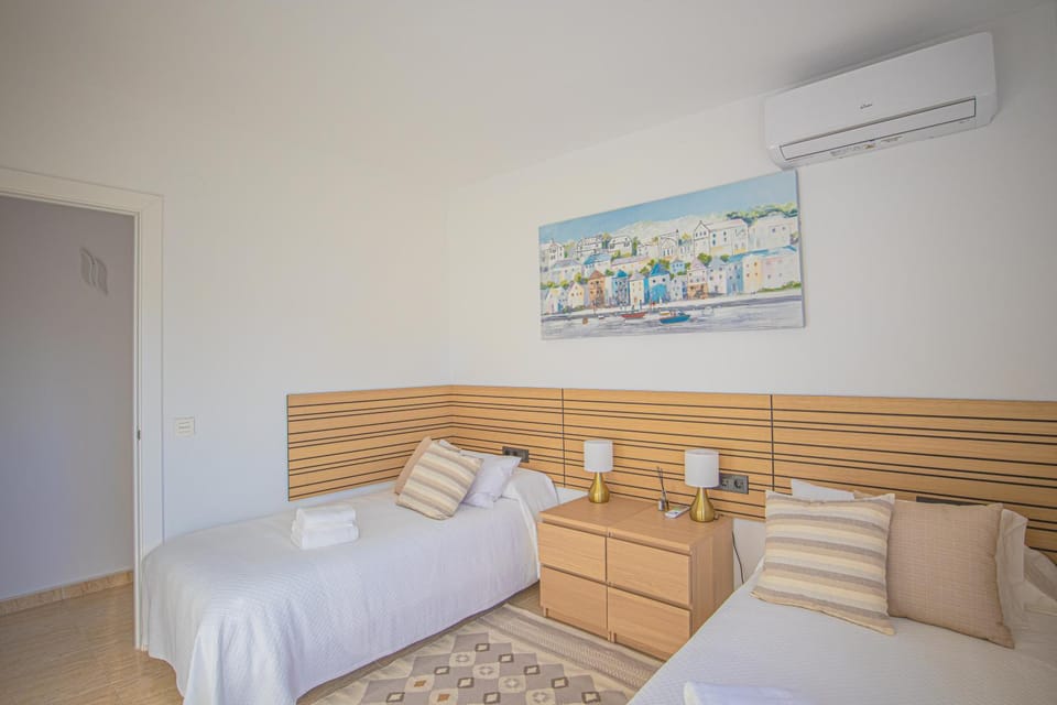 Bed, Bedroom, air conditioner, air conditioner