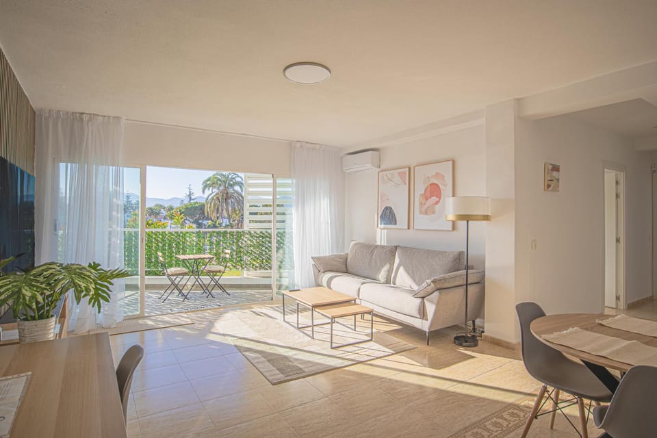 Day, Summer, TV and multimedia, Balcony/Terrace, Balcony/Terrace, Living room, Seating area, Dining area, Garden view, Garden view, air conditioner, air conditioner