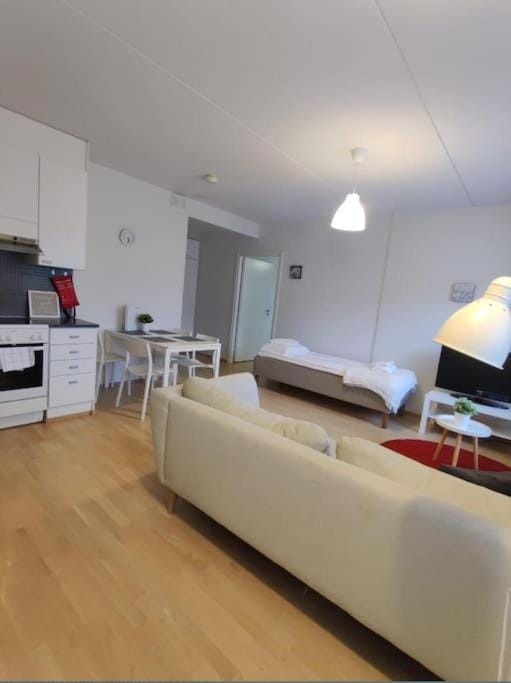 Kotimaailma- Kalustettu kaksio Rauhallisella alueella Hiekkaharjusta Apartment in Uusimaa