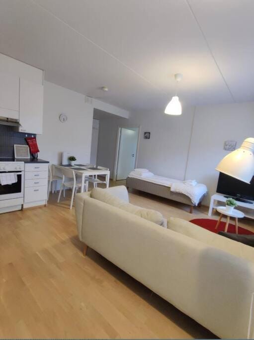 Kotimaailma- Kalustettu kaksio Rauhallisella alueella Hiekkaharjusta Apartment in Uusimaa