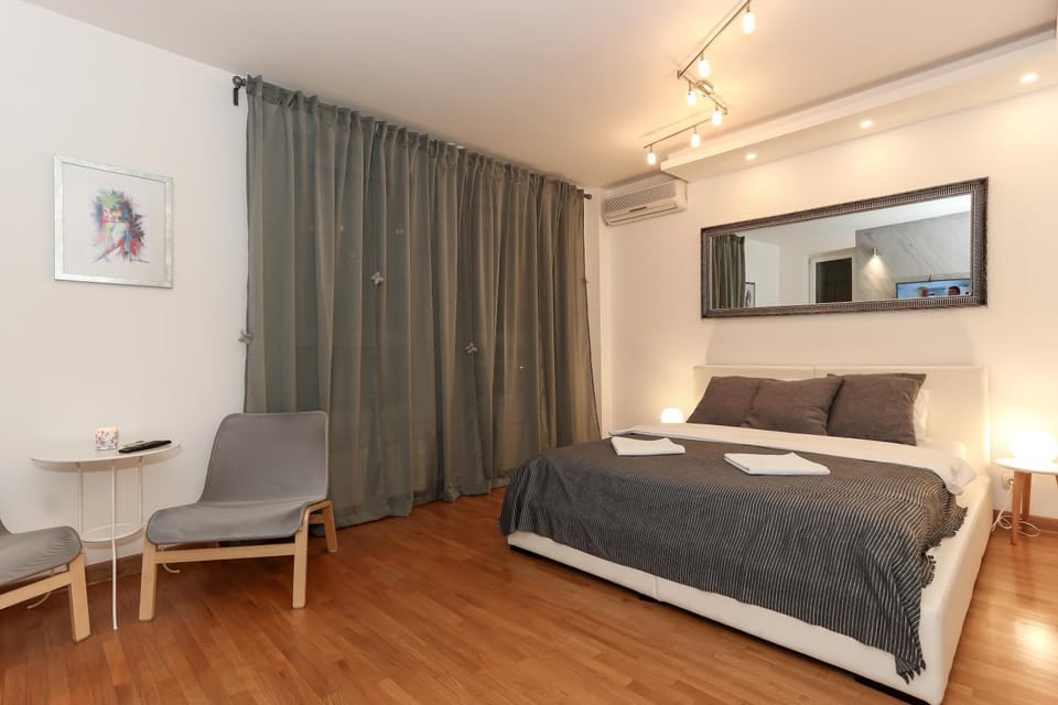 Bed, Living room, Seating area, Bedroom