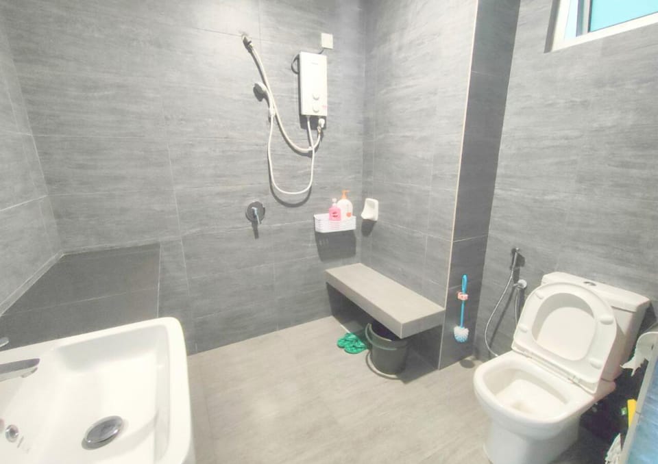 Shower, Toilet, Bathroom, Bath, towels