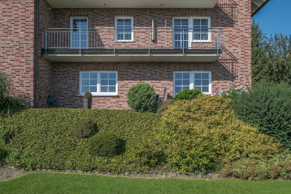 Property building, Spring, Garden, Garden, Balcony/Terrace, Garden view