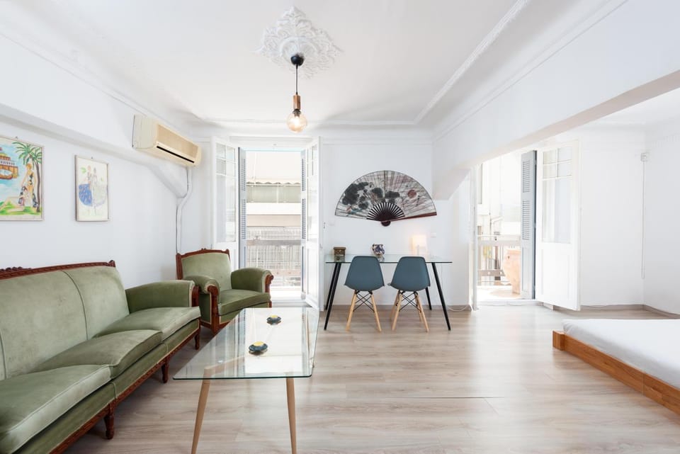 Bed, Living room, Seating area, Bedroom, air conditioner