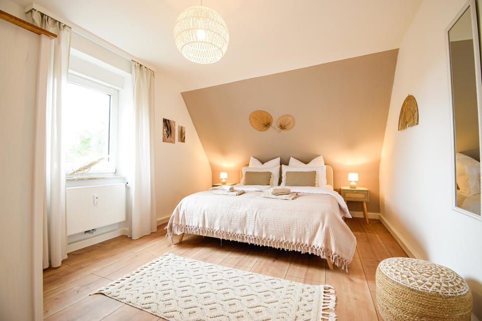 Bed, Photo of the whole room, Bedroom, wardrobe