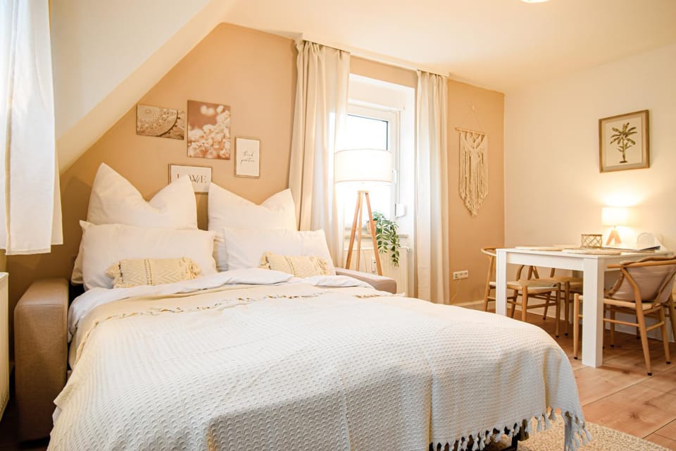 Photo of the whole room, Seating area, Dining area, Bedroom