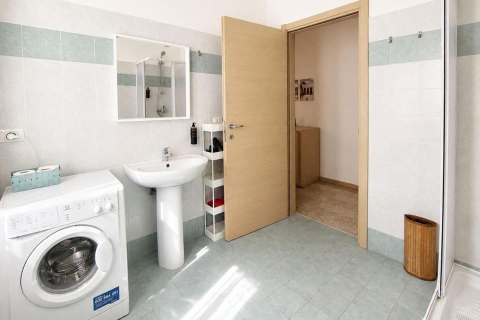 Toilet, Bathroom, washing machine