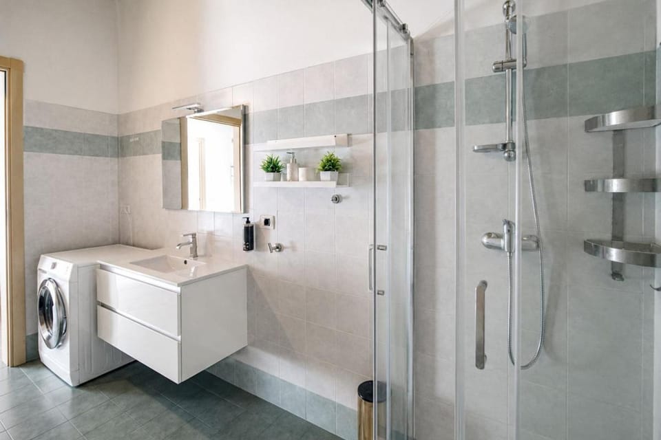 Shower, Bathroom, towels, washing machine, dryer