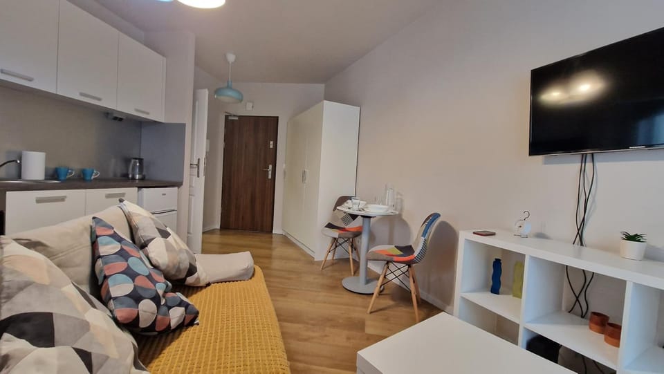TV and multimedia, Kitchen or kitchenette, Living room
