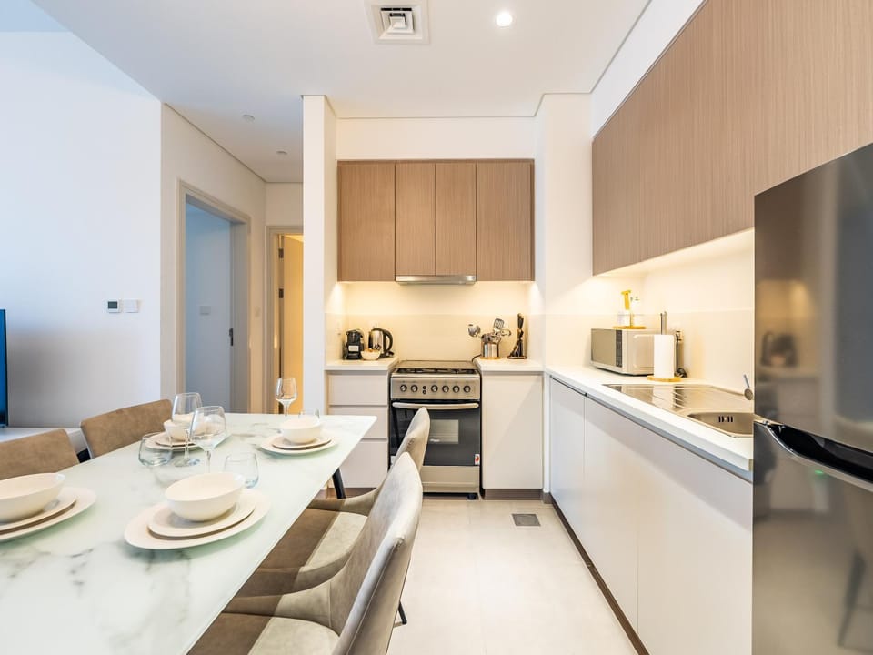 Kitchen or kitchenette, Dining area