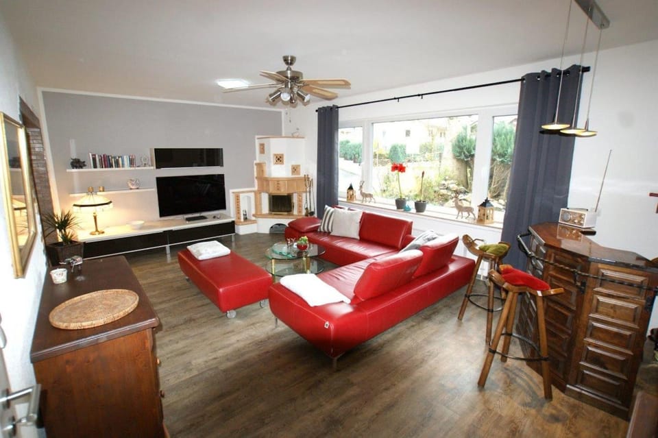 TV and multimedia, Living room, Seating area, fireplace