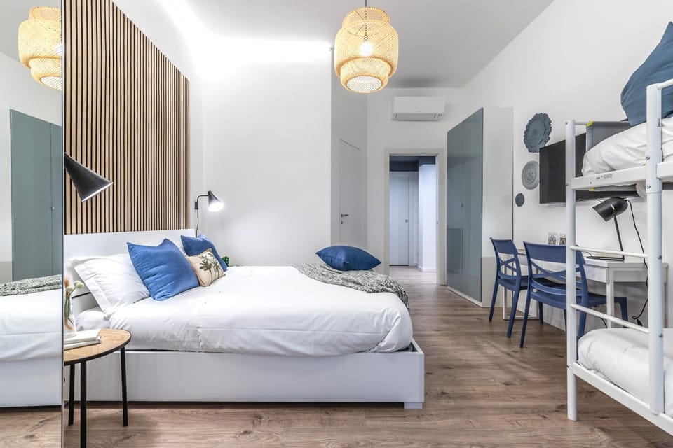 Photo of the whole room, Bedroom