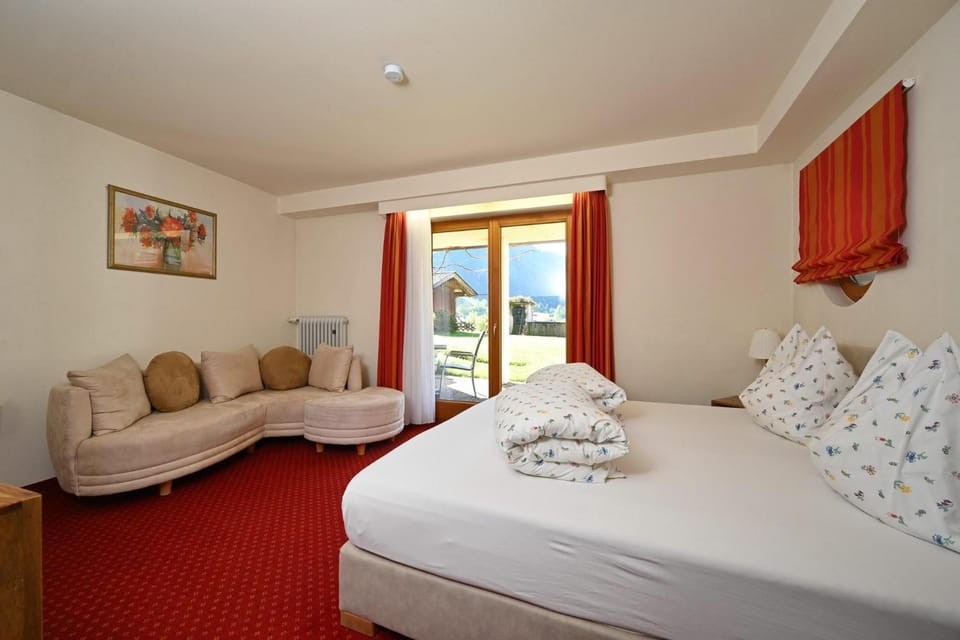 Photo of the whole room, Seating area, Bedroom