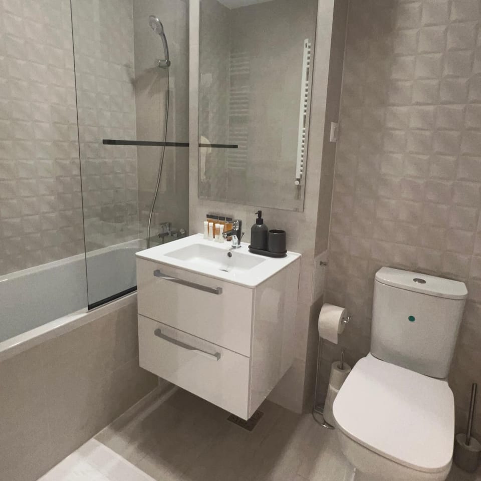 Toilet, Bathroom, Bath, towels