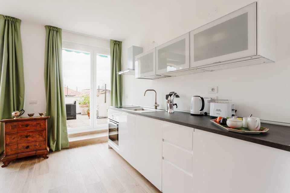 Amazing flat with big terrace and private car park Apartment in Verona