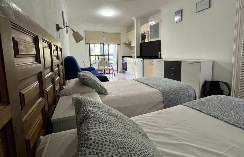 Bed, TV and multimedia, Kitchen or kitchenette, Living room, Seating area, Dining area