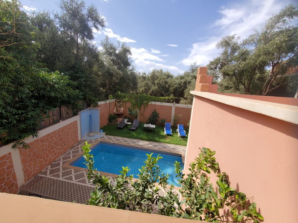 Property building, Patio, Spring, Day, Garden, Garden view, Pool view, Swimming pool, sunbed