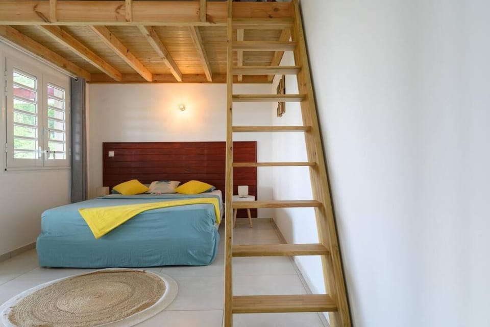 Photo of the whole room, bunk bed