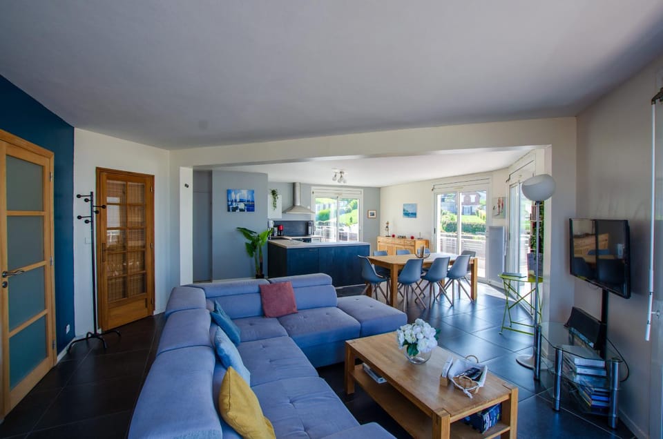 Communal lounge/ TV room, Living room