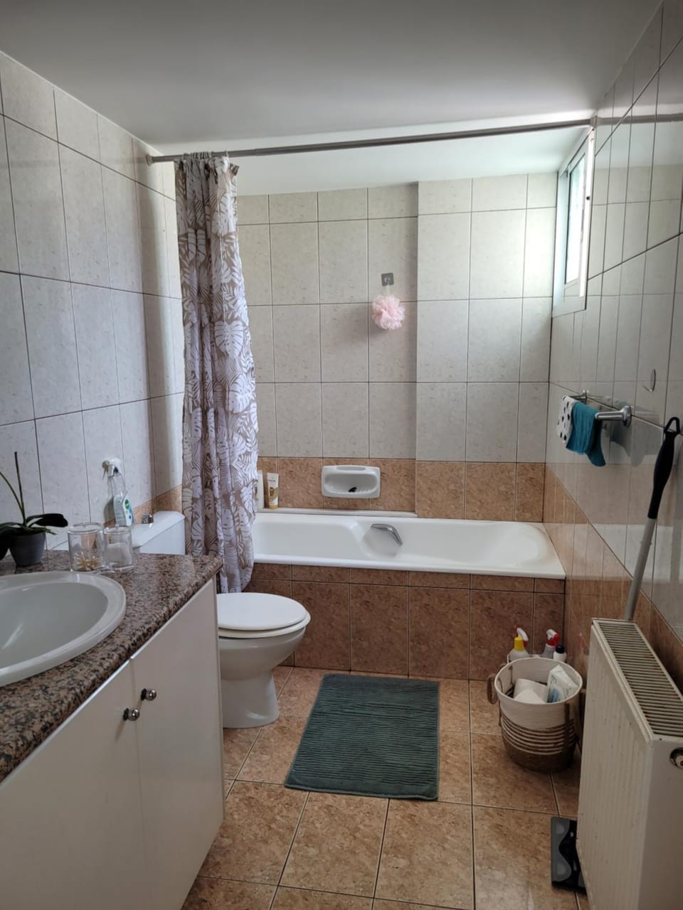 Toilet, Bath, towels