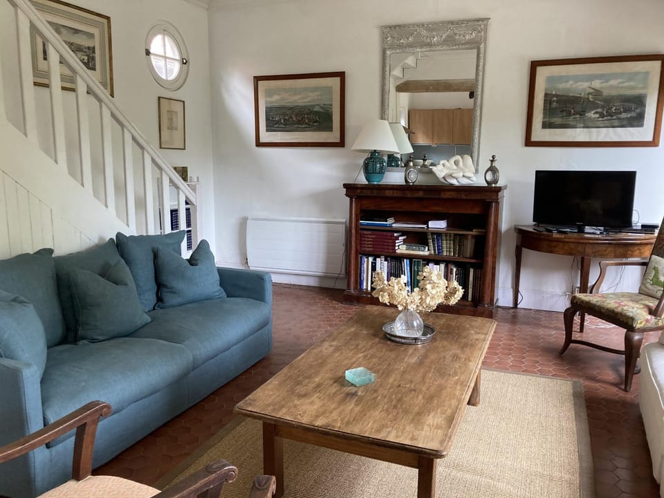Communal lounge/ TV room, Living room