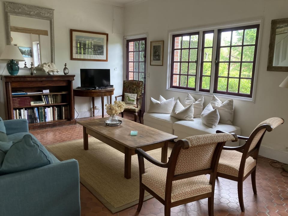 Communal lounge/ TV room, Living room