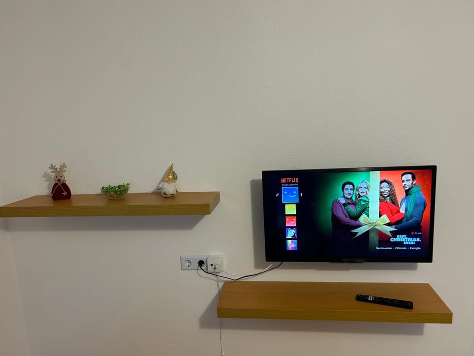 Communal lounge/ TV room, Evening entertainment