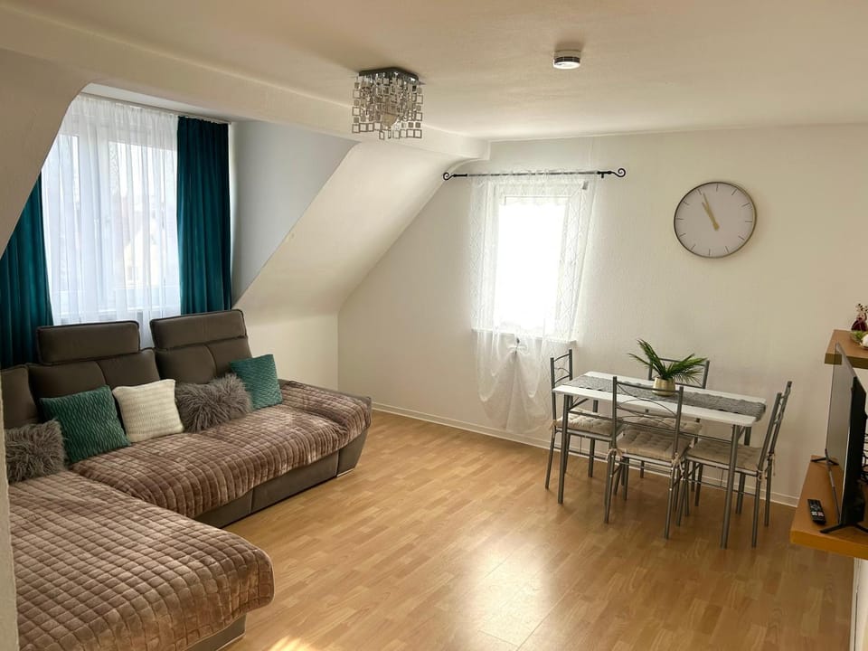 Living room, Photo of the whole room, Seating area, Dining area