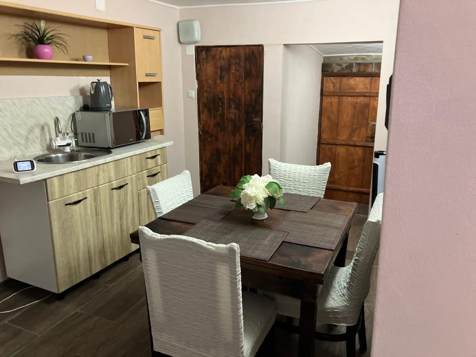 Coffee/tea facilities, Kitchen or kitchenette, Seating area, Dining area, minibar, pet friendly, stove, toaster