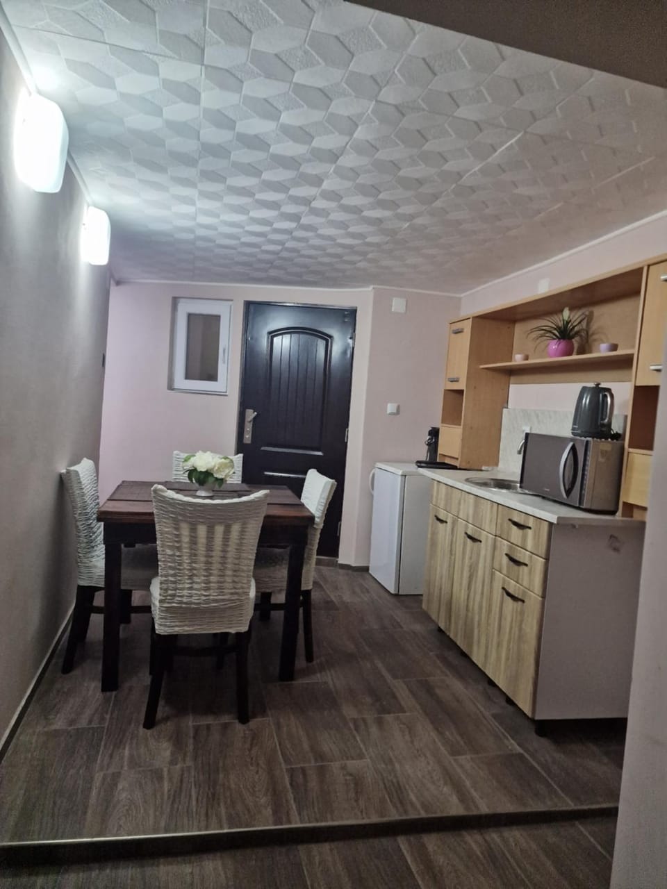 Kitchen or kitchenette, Dining area, minibar, oven, stove, toaster