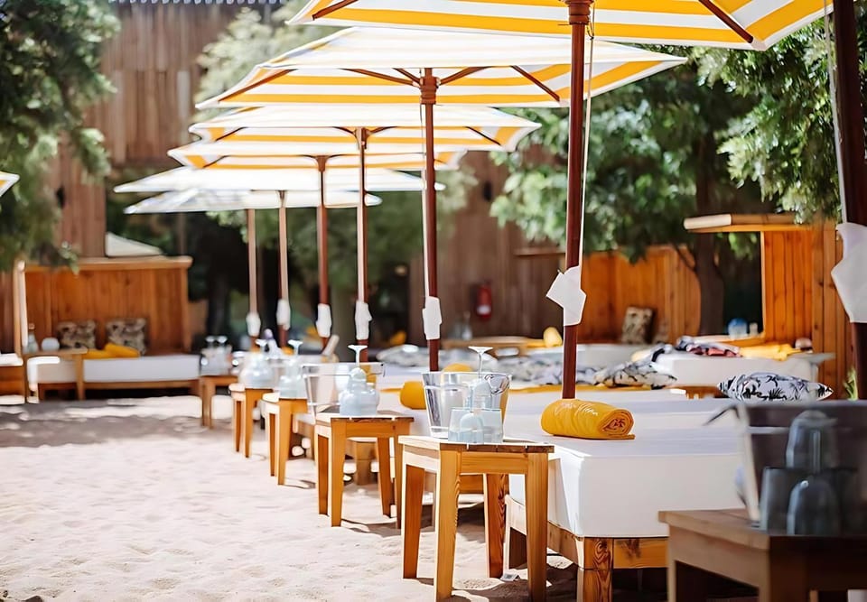 Restaurant/places to eat, Beach