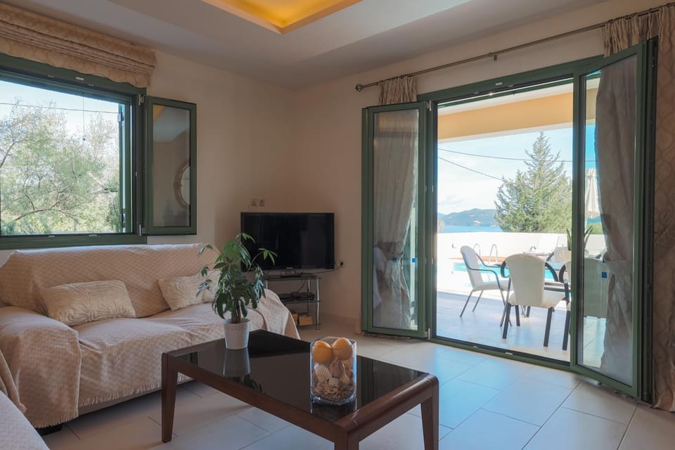 Communal lounge/ TV room, TV and multimedia, View (from property/room), Balcony/Terrace, Living room, Seating area