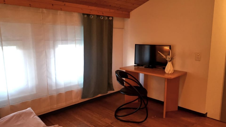 TV and multimedia, Photo of the whole room, hair dresser