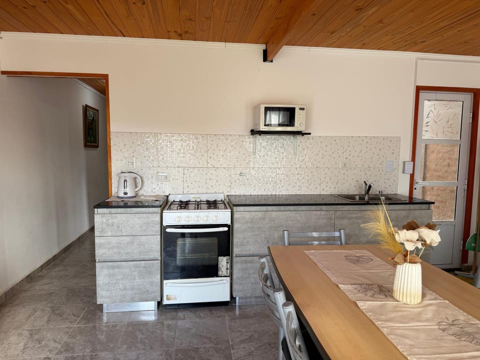 Kitchen or kitchenette, Dining area, pet friendly, stove