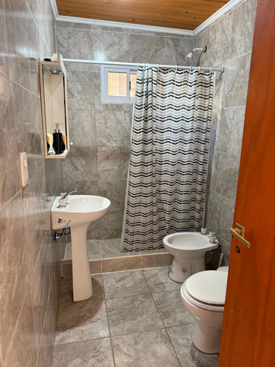 Shower, Toilet, Bathroom, bidet, towels