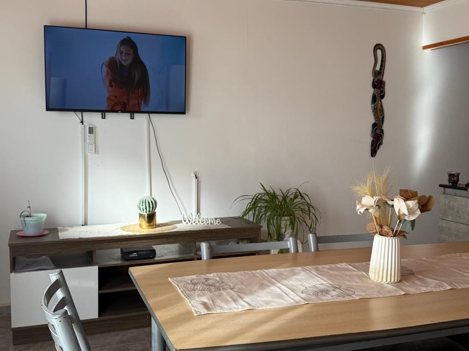 TV and multimedia, Dining area