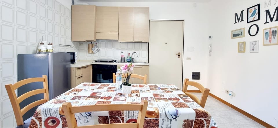 Kitchen or kitchenette, Communal kitchen, kitchen