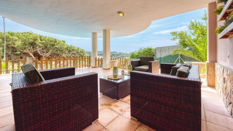 Property building, Balcony/Terrace, Living room