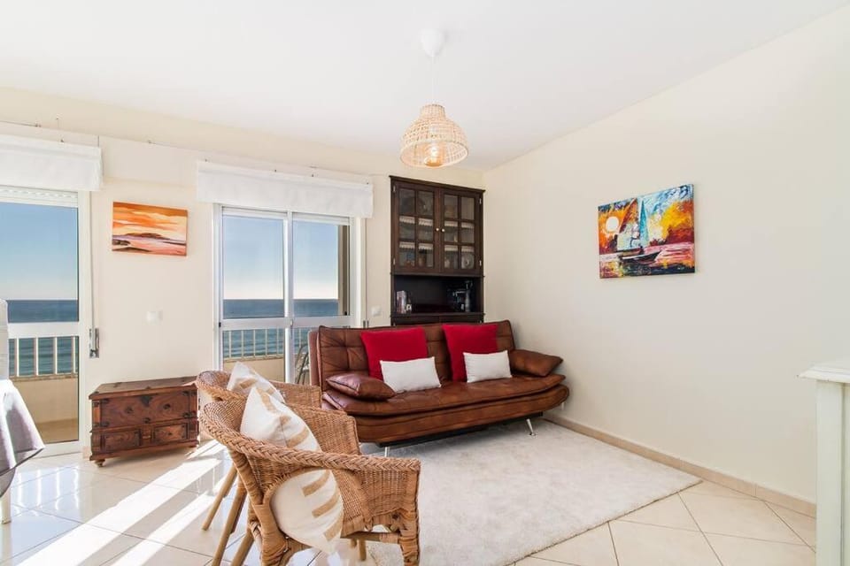 Natural landscape, TV and multimedia, Living room, Seating area