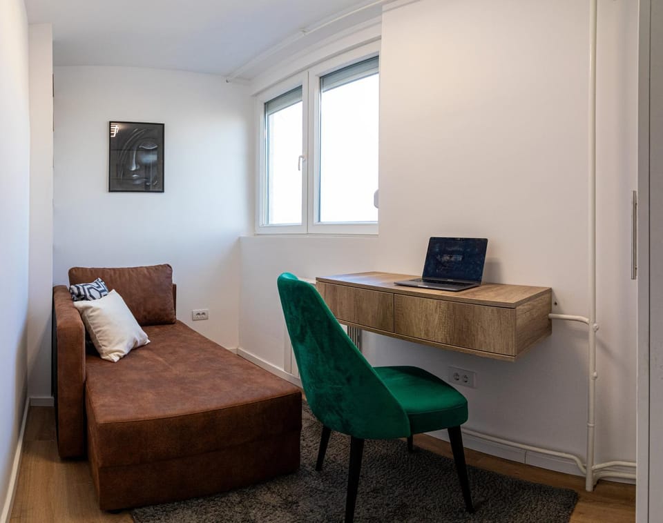 Bedroom, Meeting/conference room