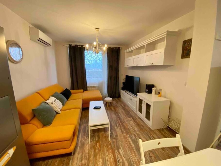 Stylish Magenta Apartment - terrace & free parking Apartment in Sofia