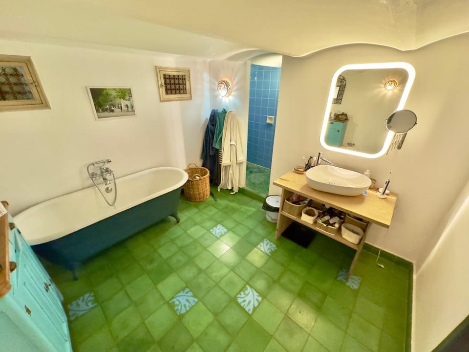 Bathroom, Bath, bidet