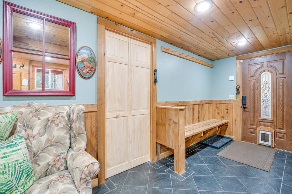 Game Room & Trail Access! Leavenworth Family Cabin Cabin in Washington