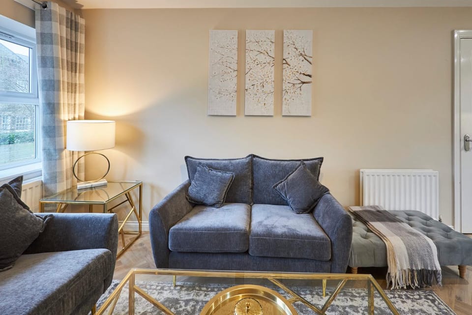 Living room, Seating area, internet
