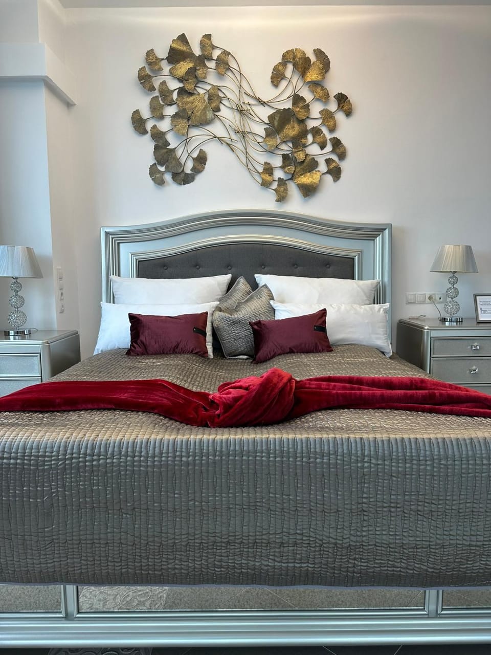Bed, Photo of the whole room, Decorative detail