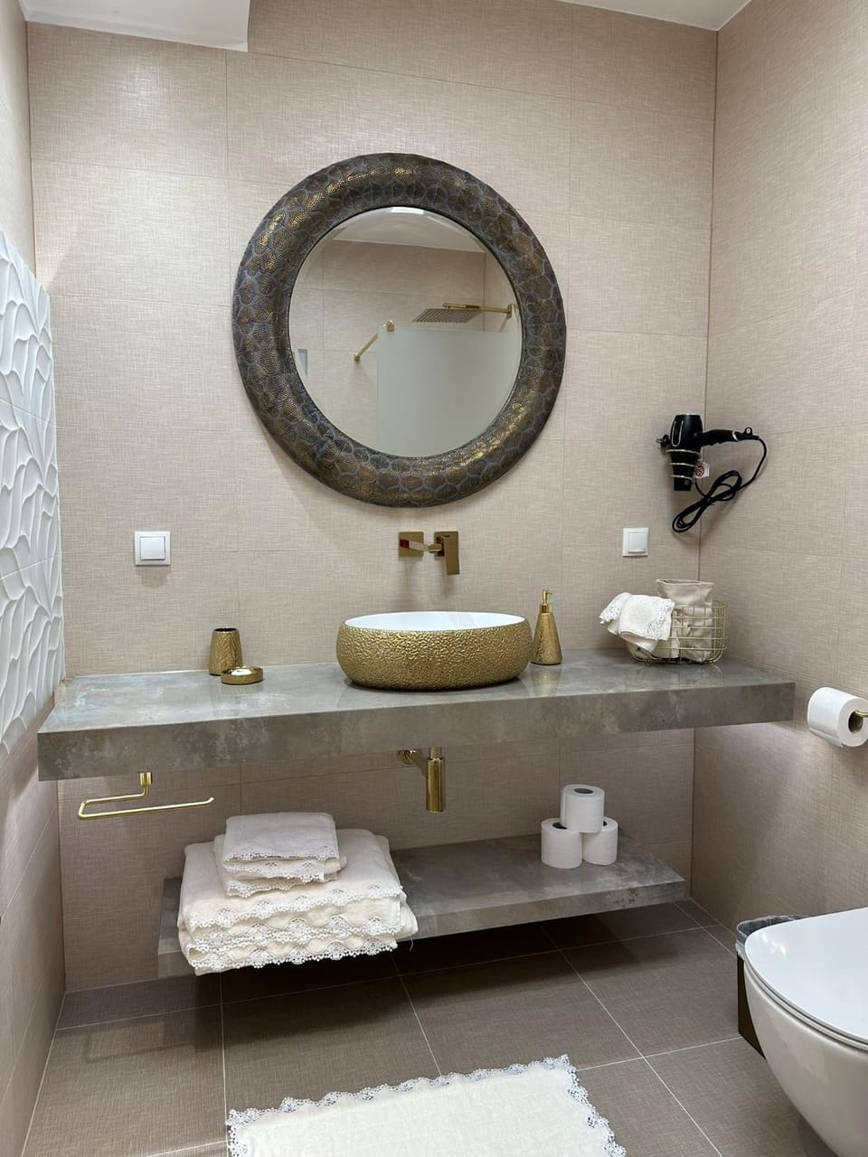 Toilet, Bathroom, heating, towels