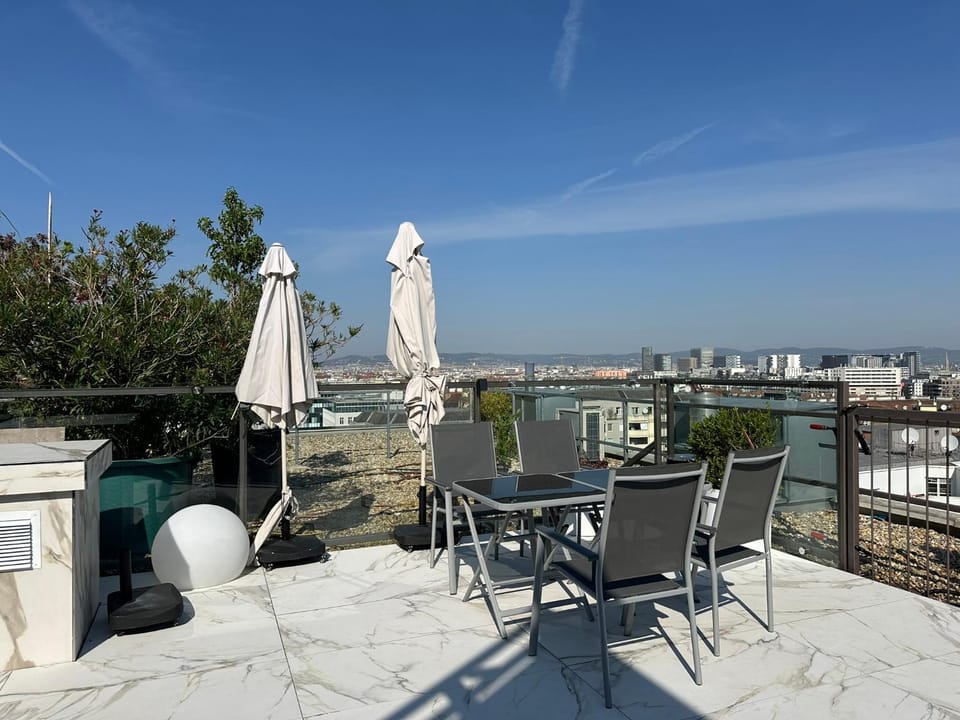 Day, View (from property/room), Balcony/Terrace, Seating area, City view