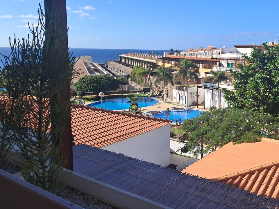 Spacious apartment with amazing view and air conditioning - by TENERIFEHINTS Apartment in Abona