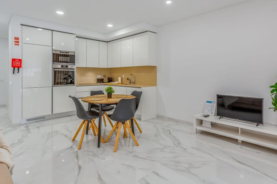 TV and multimedia, Kitchen or kitchenette, Living room, Seating area, Dining area, minibar, pet friendly, stove